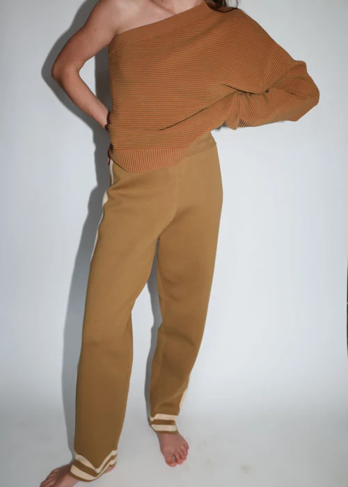 NAGNATA – ASYMMETRICAL SWEATER - Image 2